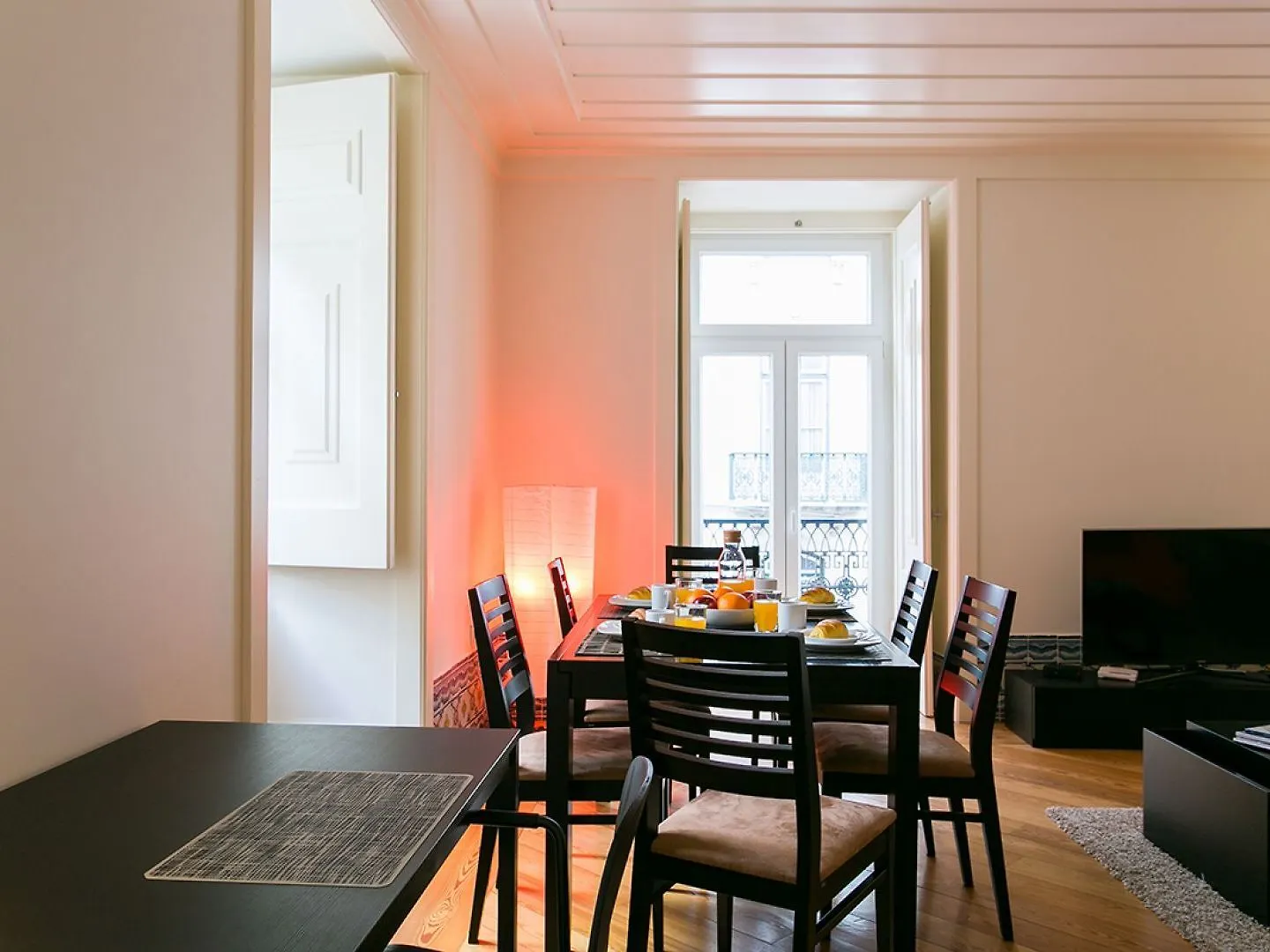 Joivy Elegant 2Br Apt With Workspace Nearby Baixa-Chiado Subway Лиссабон Апартаменты