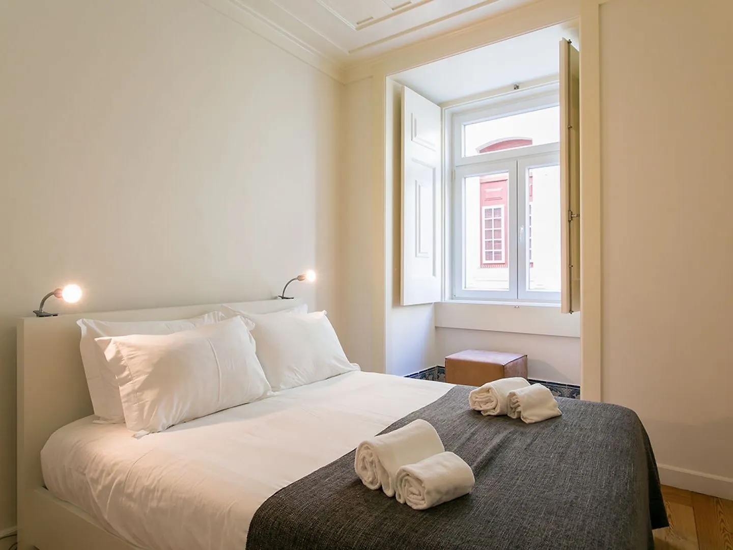 Joivy Elegant 2Br Apt With Workspace Nearby Baixa-Chiado Subway Лиссабон Португалия