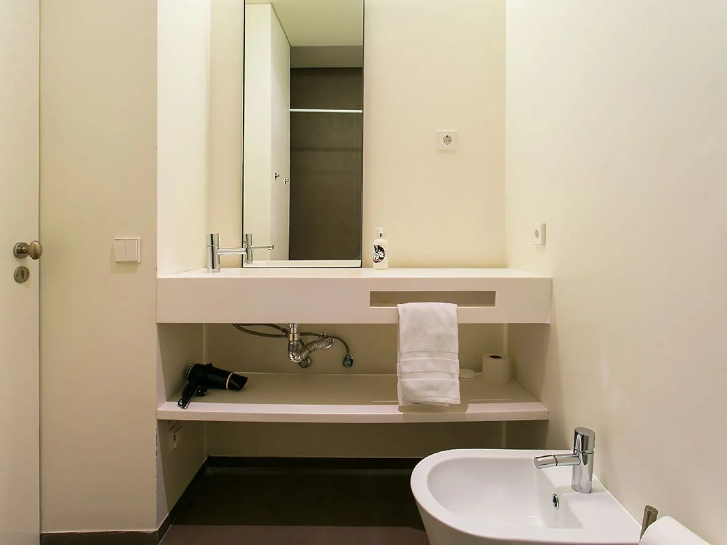 Joivy Elegant 2Br Apt With Workspace Nearby Baixa-Chiado Subway Lisbon 0*,